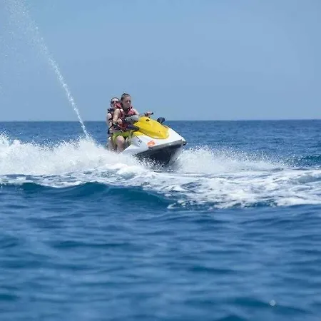 Appartement Con Diseno Moderno Y Piscina