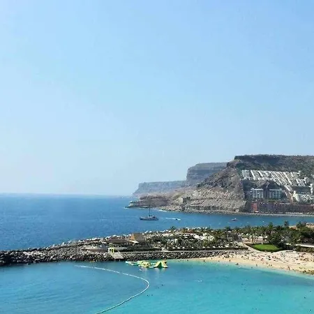 Con Diseno Moderno Y Piscina Appartement