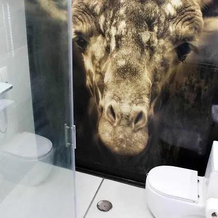 Con Diseno Moderno Y Piscina Appartement *