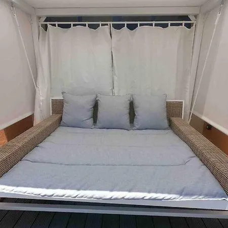 Con Diseno Moderno Y Piscina Appartement